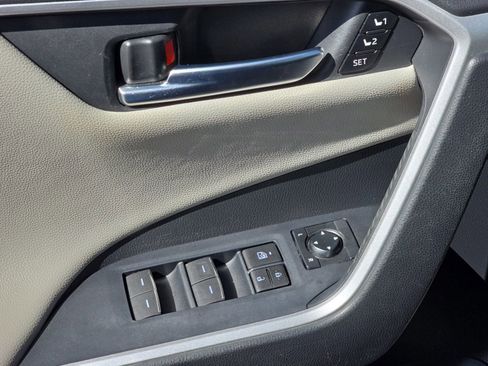 Used 2019 Toyota RAV4 Limited w/ Cold Weather Package image 33