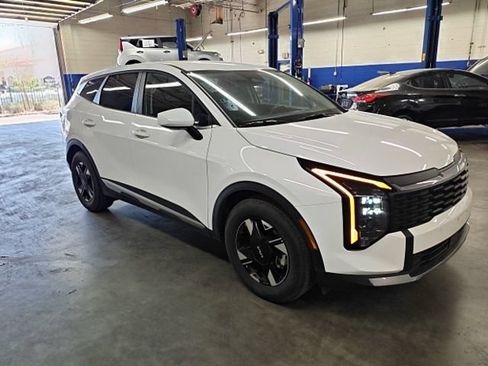 Certified 2026 Kia Sportage LX FWD image 9
