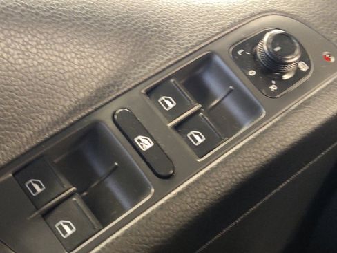 Used 2017 Volkswagen Tiguan S image 27