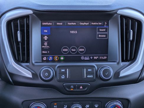 Used 2023 GMC Terrain SLT image 17