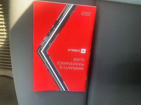 Used 2025 Toyota Corolla LE image 32