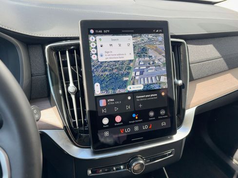 Certified 2025 Volvo XC90 B6 Plus image 29