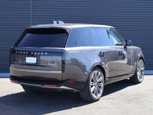Used 2025 Land Rover Range Rover SE AWD/4WD image 12