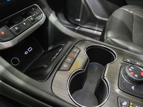 Used 2022 GMC Acadia SLT w/ GMC Pro Grade Package image 42