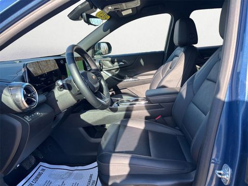 Used 2025 Chevrolet Equinox LT w/ Convenience Package II image 9