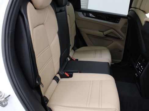New 2025 Porsche Cayenne image 28