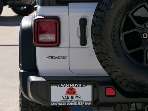 Used 2024 Jeep Wrangler Unlimited image 5