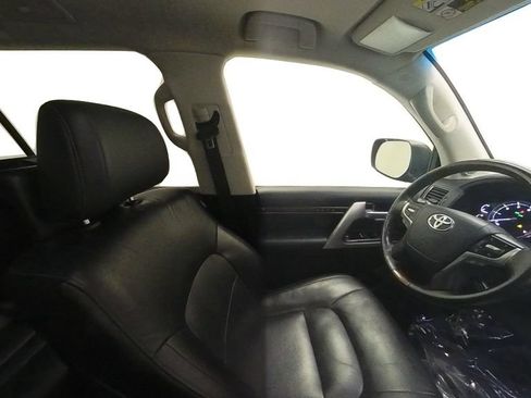 Used 2017 Toyota Land Cruiser AWD/4WD image 32