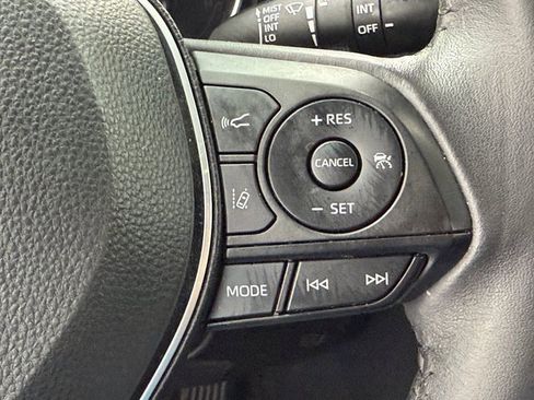 Used 2023 Toyota RAV4 XLE Premium image 12