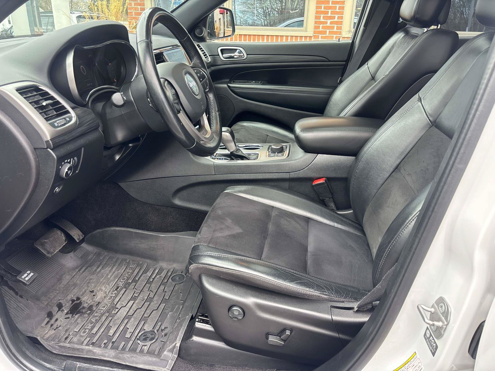 Used 2022 Jeep Grand Cherokee Laredo X AWD/4WD image 9