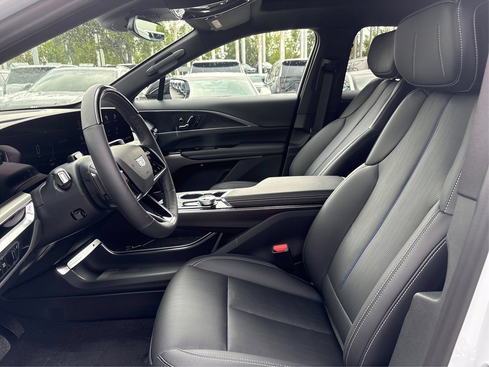 New 2026 Cadillac Lyriq Luxury w/ LPO, Bronce Accent Package RWD image 9