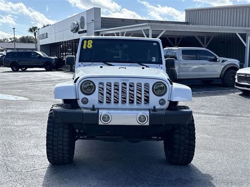 Used 2018 Jeep Wrangler Unlimited Sahara image 3