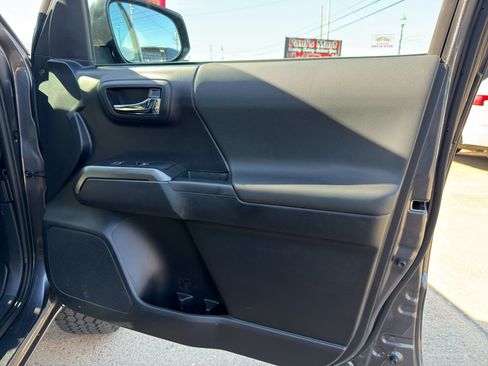 Used 2020 Toyota Tacoma TRD Sport w/ Technology Package AWD/4WD image 39