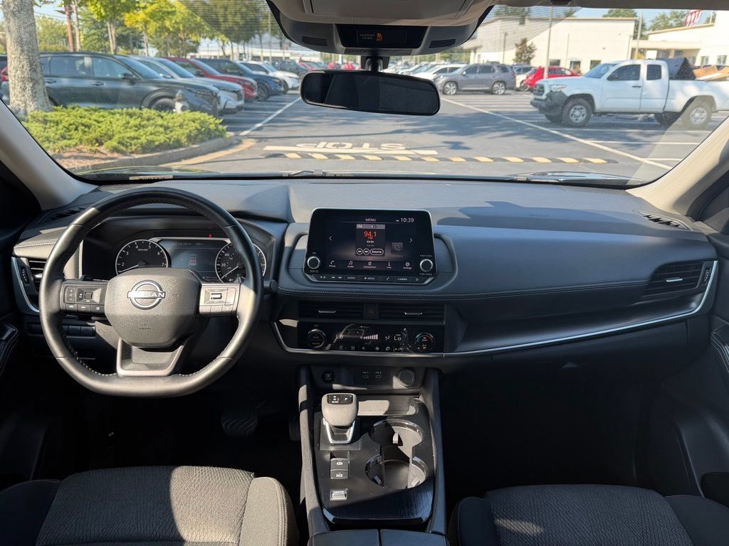 Used 2025 Nissan Rogue SV FWD image 11