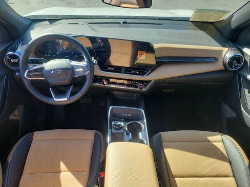 Used 2025 Chevrolet Equinox ACTIV w/ Convenience Package III image 11