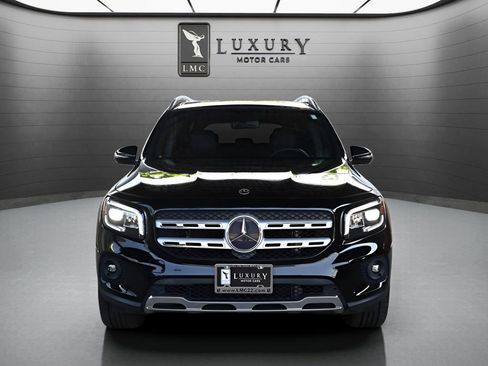 Used 2021 Mercedes-Benz GLB 250 4MATIC w/ Premium Package image 2