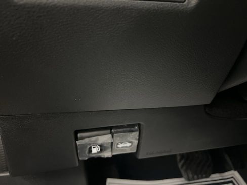 New 2025 Nissan Versa SR image 44