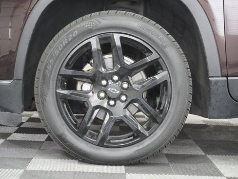 Used 2020 Chevrolet Traverse LT w/ Driver Confidence II Package AWD/4WD image 27