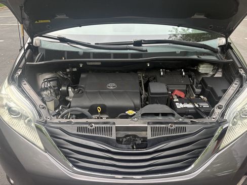 Used 2014 Toyota Sienna LE FWD image 13