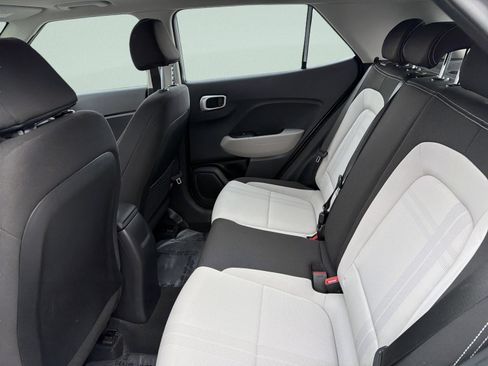 Used 2023 Hyundai Venue SEL image 37