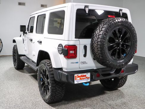 Used 2022 Jeep Wrangler Unlimited Sahara AWD/4WD image 10