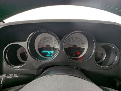 Used 2014 Dodge Challenger R/T image 17