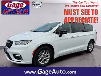 Used 2024 Chrysler Pacifica Touring-L