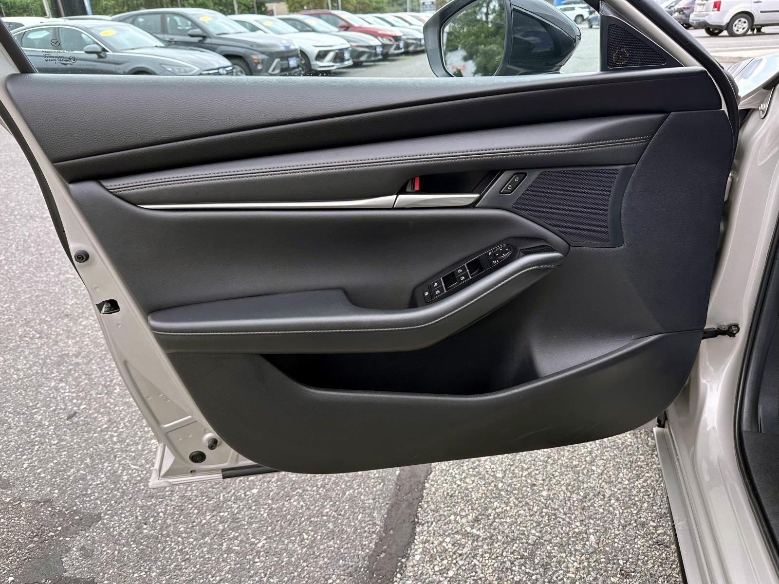 Used 2024 MAZDA MAZDA3 s FWD image 8