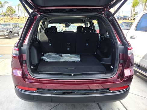 New 2025 Jeep Grand Cherokee 4WD image 19