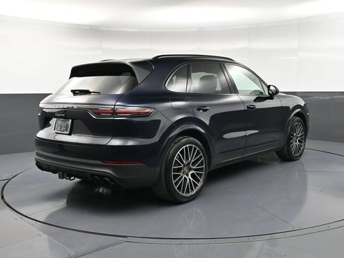 Certified 2022 Porsche Cayenne AWD/4WD image 8