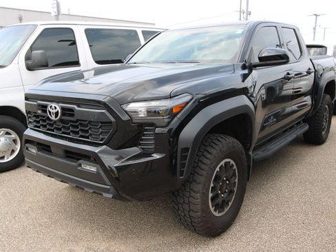 Used 2025 Toyota Tacoma TRD Off-Road AWD/4WD image 4