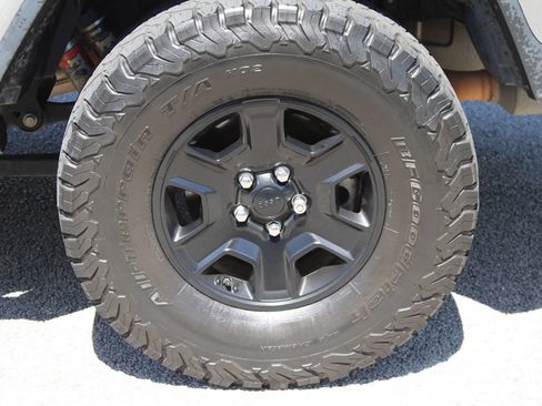 Used 2020 Jeep Gladiator Mojave AWD/4WD image 38