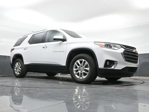 Used 2021 Chevrolet Traverse LT w/ LPO, Floor Liner Package AWD/4WD image 44