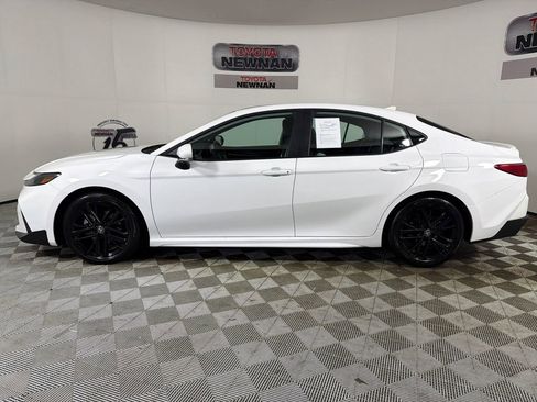 Used 2025 Toyota Camry SE w/ Convenience Package FWD image 6