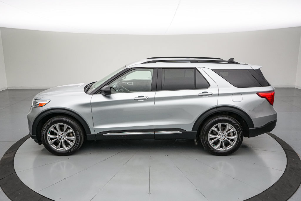 Certified 2023 Ford Explorer XLT w/ Equipment Group 202A AWD/4WD image 7