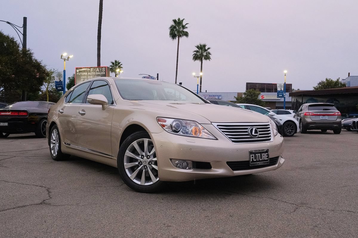 Used 2011 Lexus LS 460 w/ Comfort Pkg RWD image 2