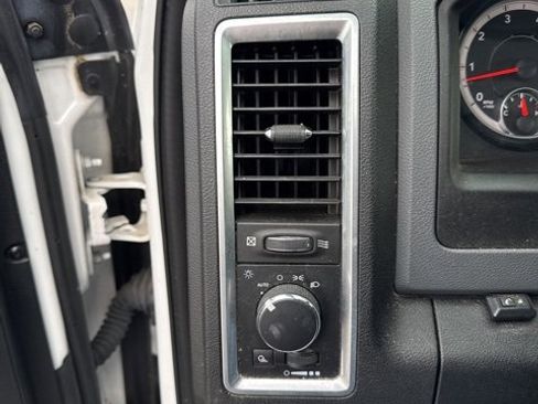 Used 2019 RAM 1500 Classic SLT image 18