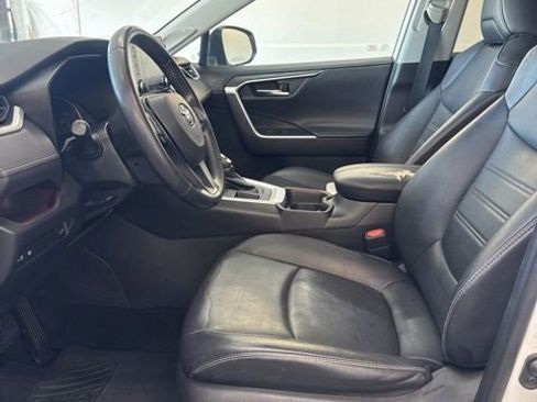 Used 2019 Toyota RAV4 Limited FWD image 16