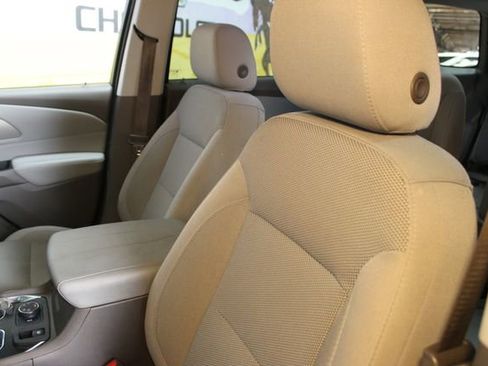Used 2018 Chevrolet Traverse LT image 20
