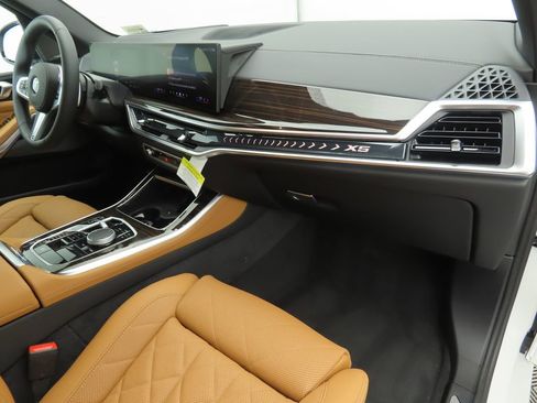 New 2026 BMW X5 xDrive40i w/ M Sport Package image 17