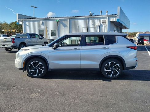 Used 2022 Mitsubishi Outlander SE image 14