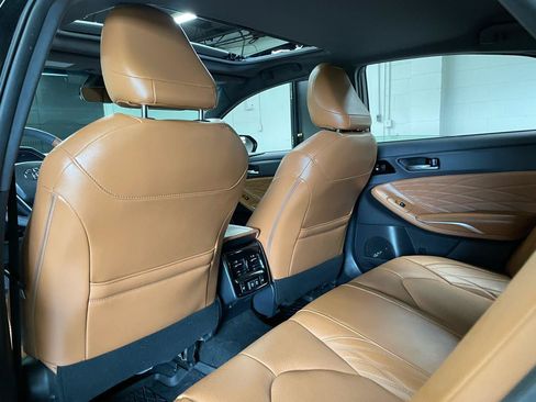 Used 2019 Toyota Avalon Limited w/ Advanced Safety Package FWD image 17
