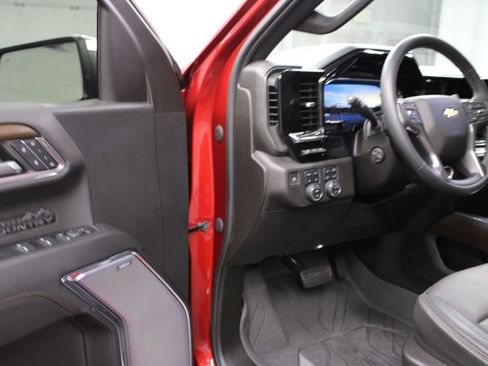 Used 2024 Chevrolet Silverado 1500 High Country w/ High Country Premium Package AWD/4WD image 60