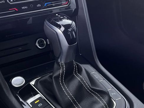 New 2025 Volkswagen Taos SEL image 20