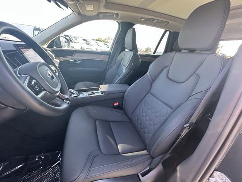 Certified 2025 Volvo XC90 B6 Plus image 29