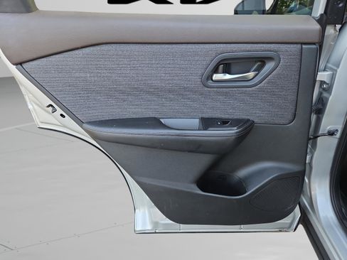 Used 2021 Nissan Rogue SV image 26