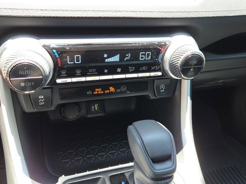 Certified 2025 Toyota RAV4 XLE w/ Convenience Package FWD image 23