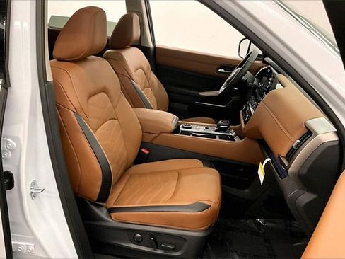 New 2025 Nissan Pathfinder Platinum image 37