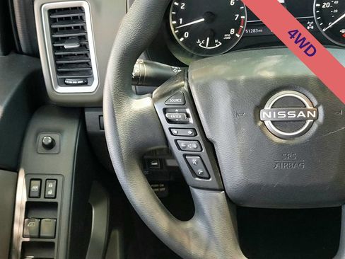 Used 2022 Nissan Frontier SV w/ Technology Package AWD/4WD image 12