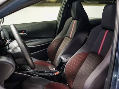 Certified 2025 Toyota Corolla SE image 18